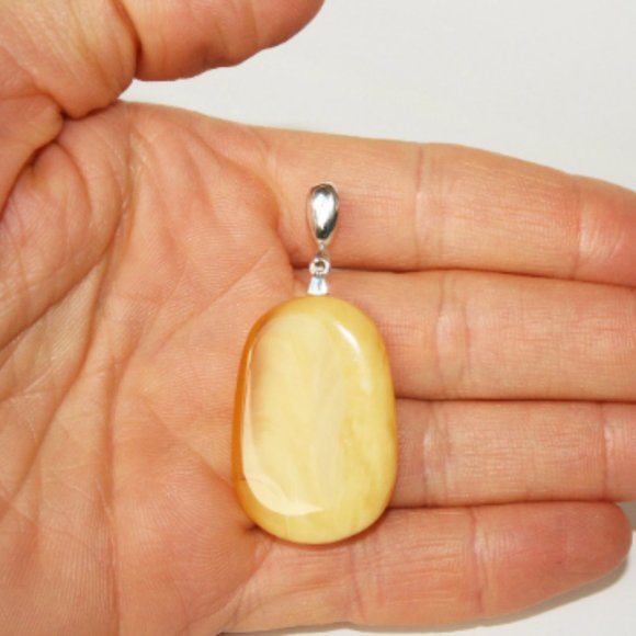 Natural BALTIC Amber Pendant, 100% Real Genuine Butter Amber, Royal Amber - Picture 3 of 7